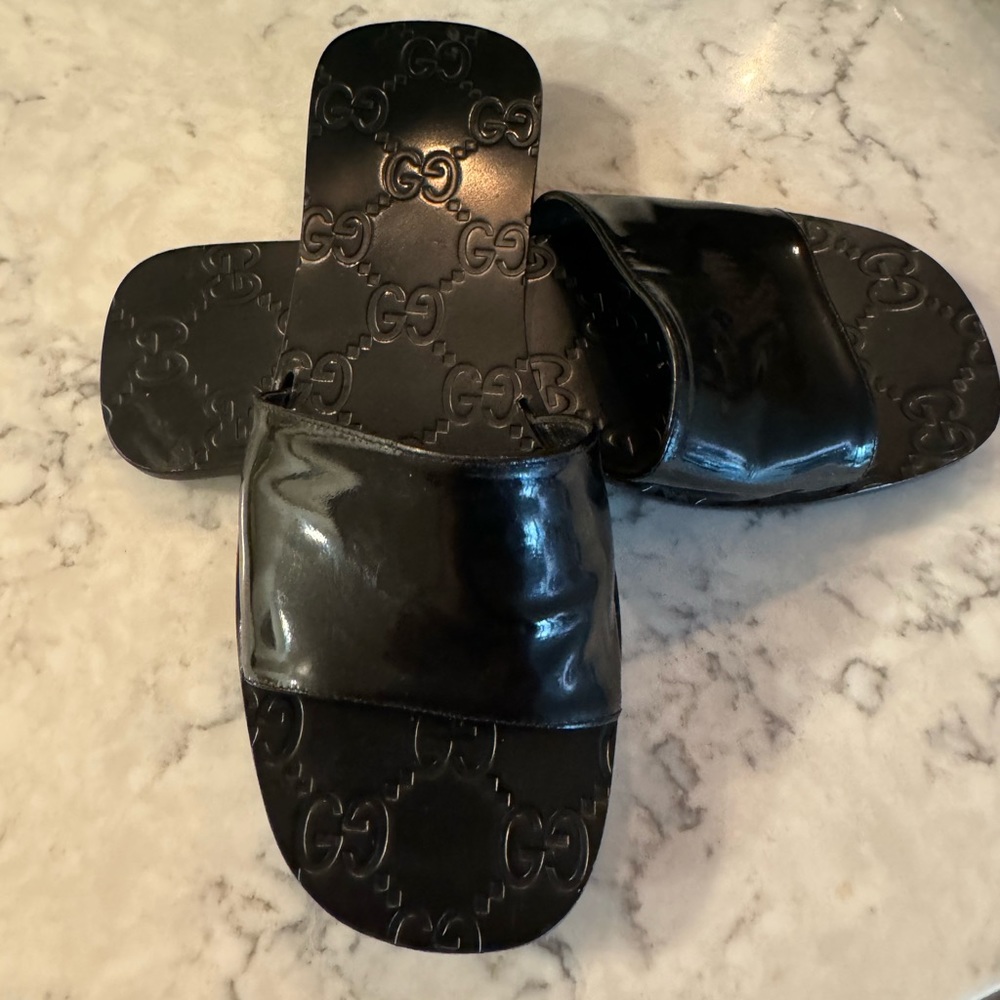 Women Gucci sandals